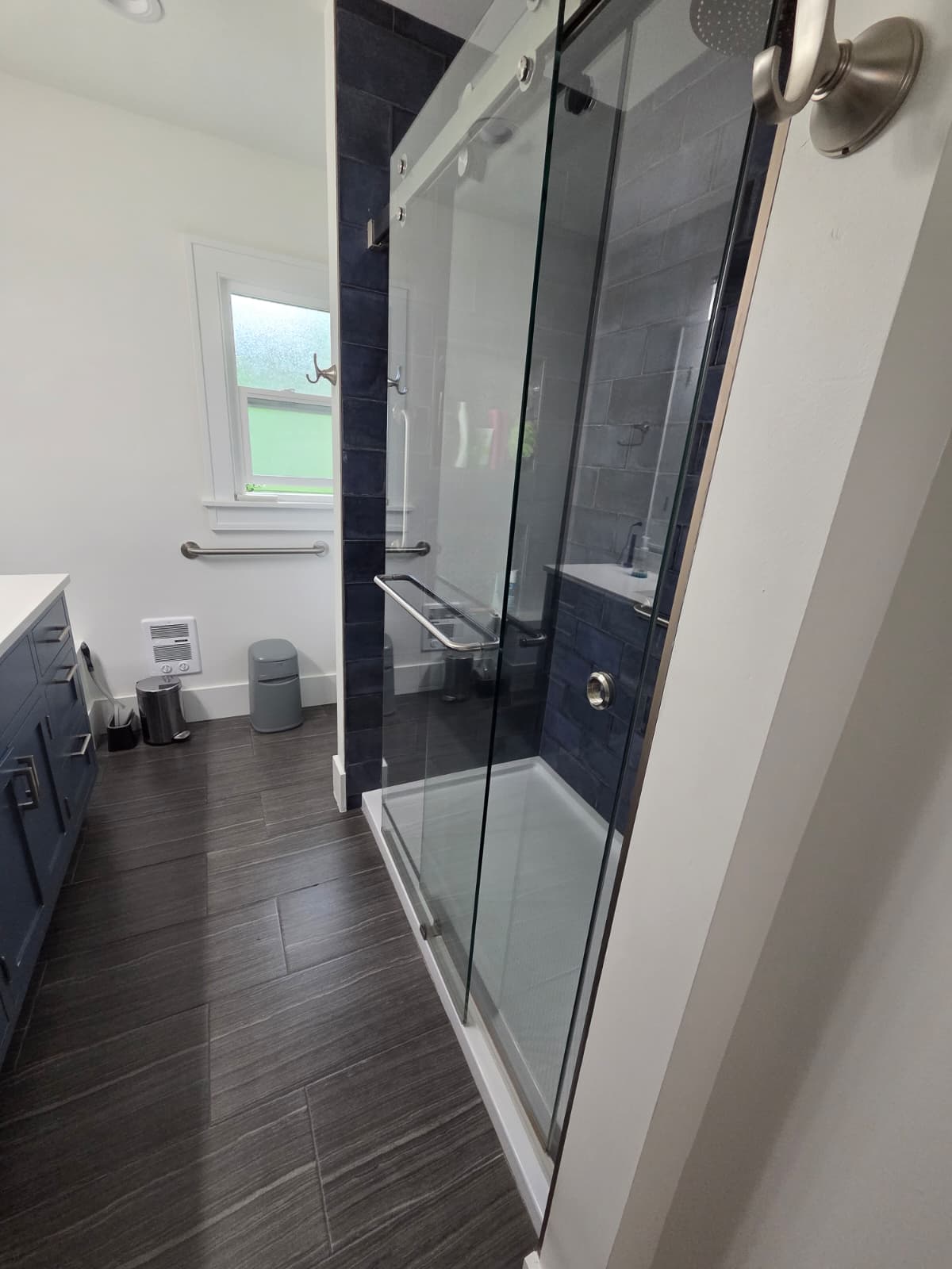 Sparkling clean shower after Serve cleaning
