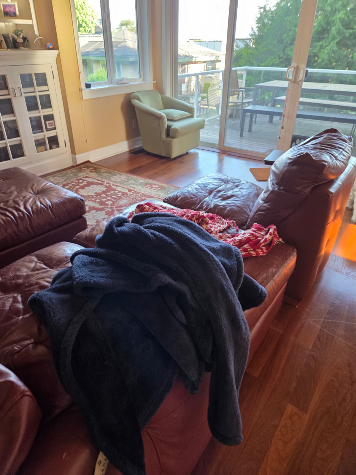 Cluttered living room before Serve cleaning